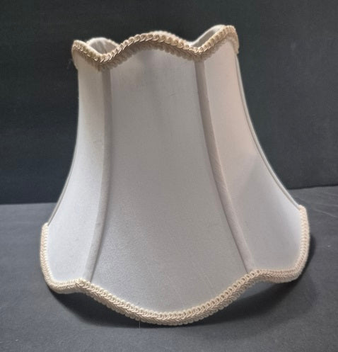 31234 Scalloped Silk Lamp Shade